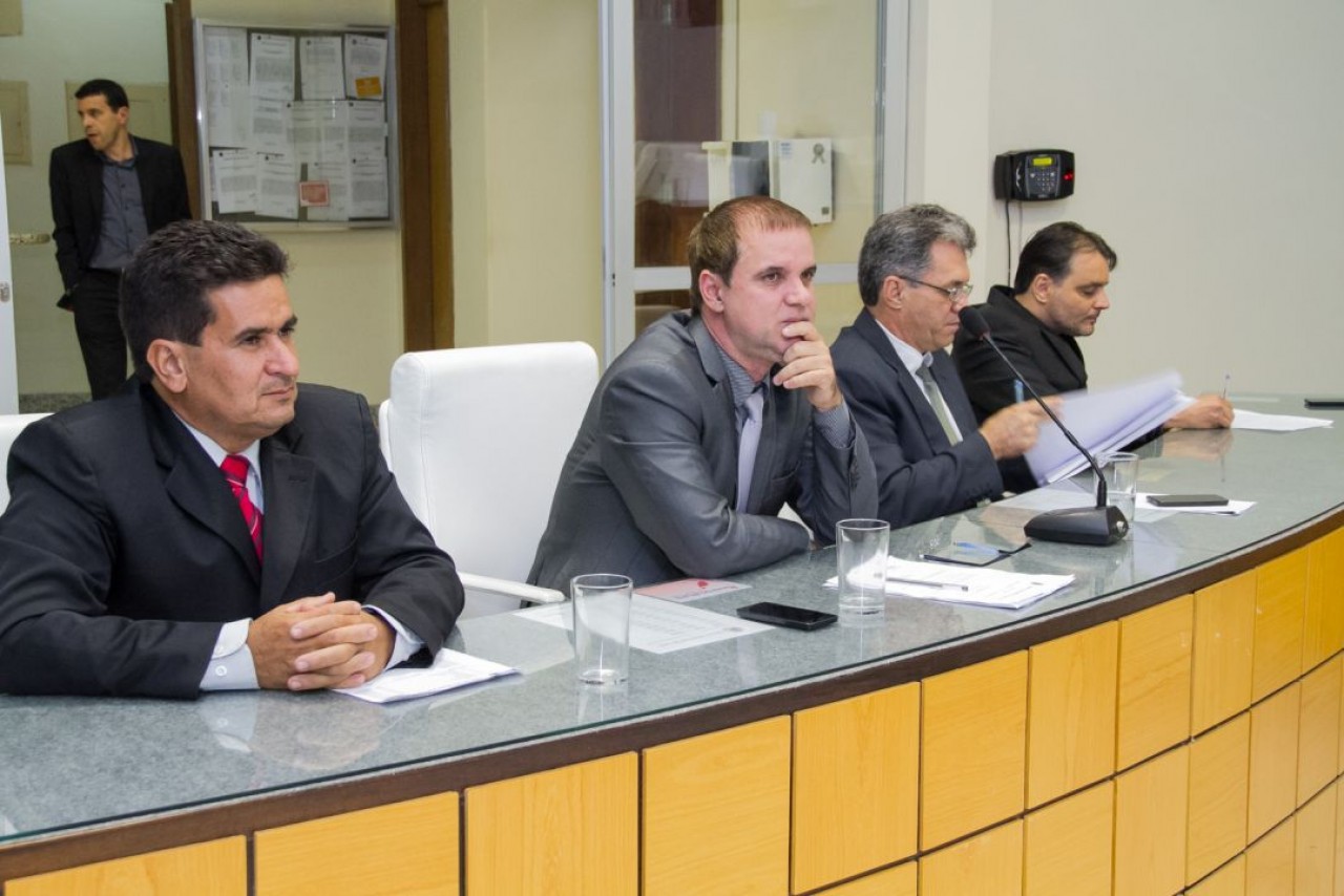 Vereadores questionam cortes no orçamento do município para 2016