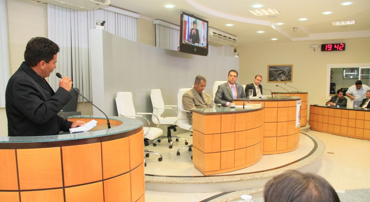 Projeto para custear programa Mais Médicos é discutido em plenário