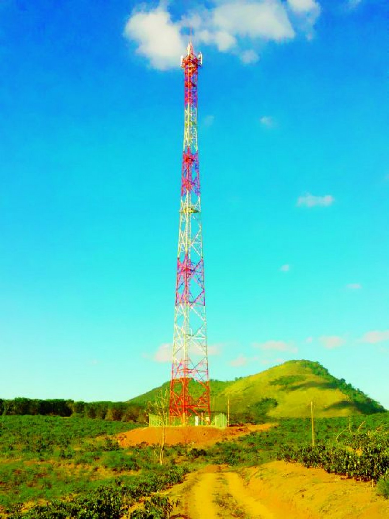 Vereador acompanha inauguração de telefonia móvel em Trindade