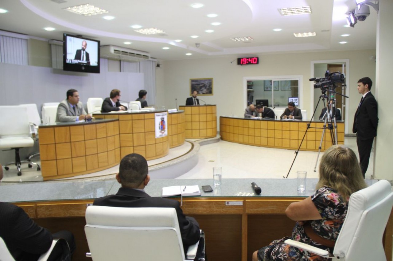 Vereadores derrubam veto: Executivo isento de pagar taxa da Cesan