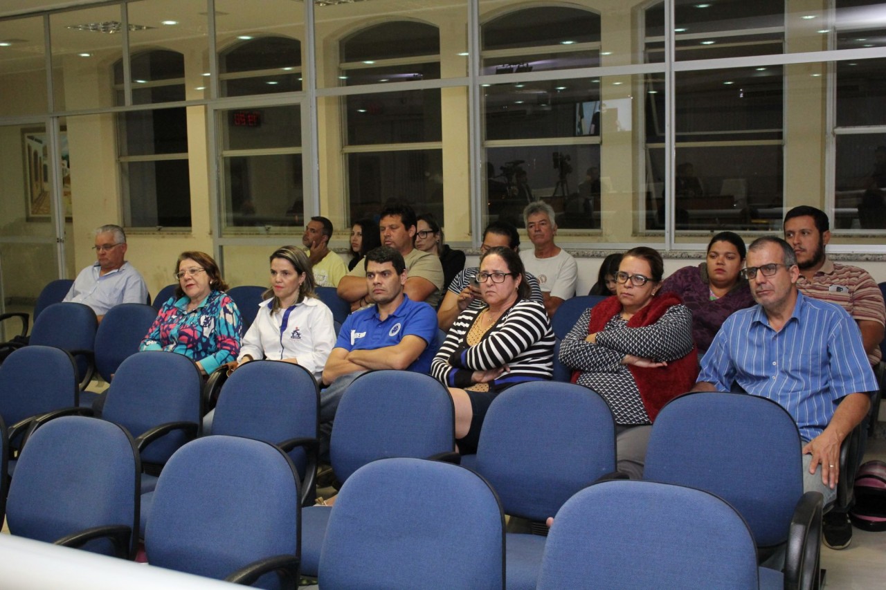 Projeto que concede vale alimentação aos servidores é retirado de pauta pelo Executivo