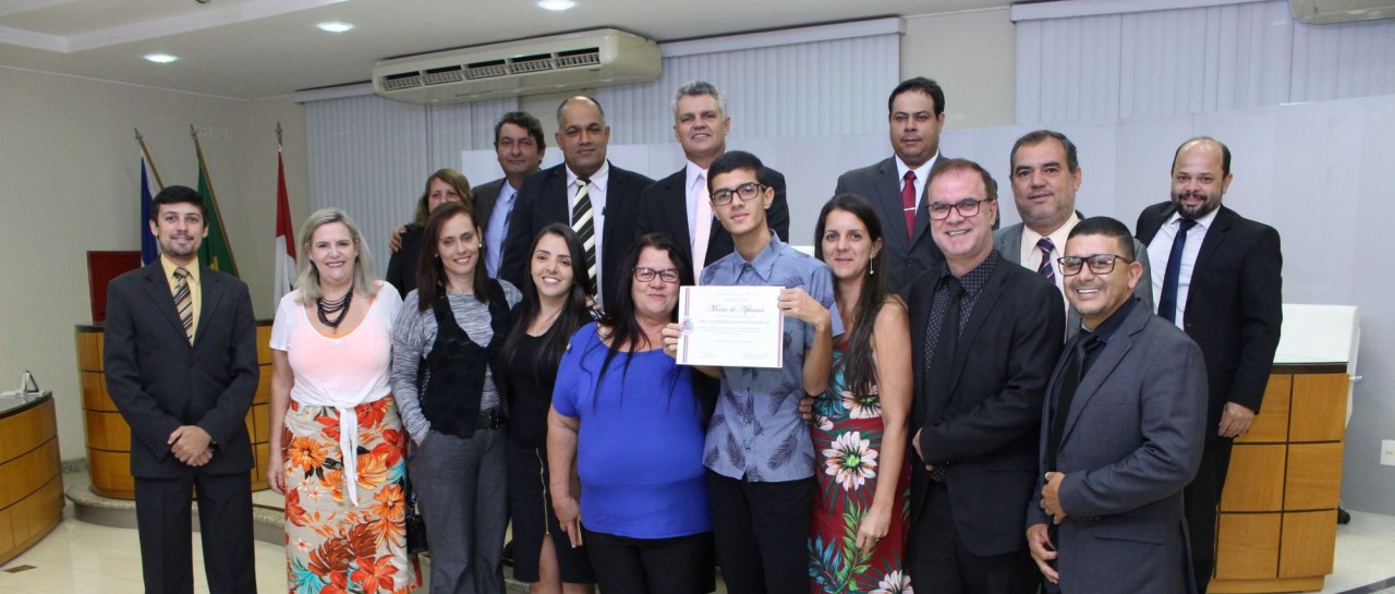 Inspiração: jovem iunense encara os desafios da deficiência auditiva e é aprovado em três vestibulares