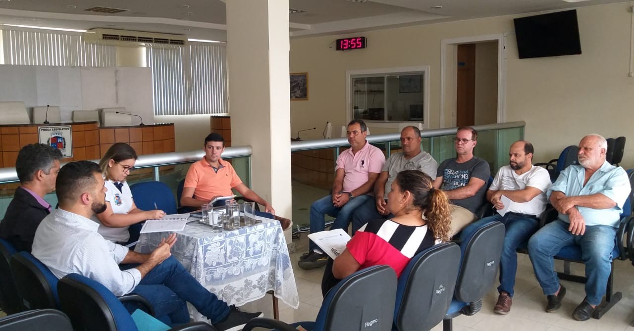 Em reunião, vereadores e secretaria de Educação analisam situação sobre a retomada do serviço de transporte escolar