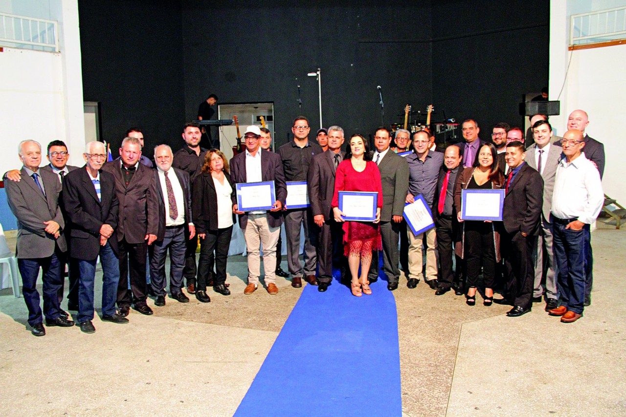 Noite de homenagens: parlamentares entregam títulos de Cidadão Iunense a 13 personalidades