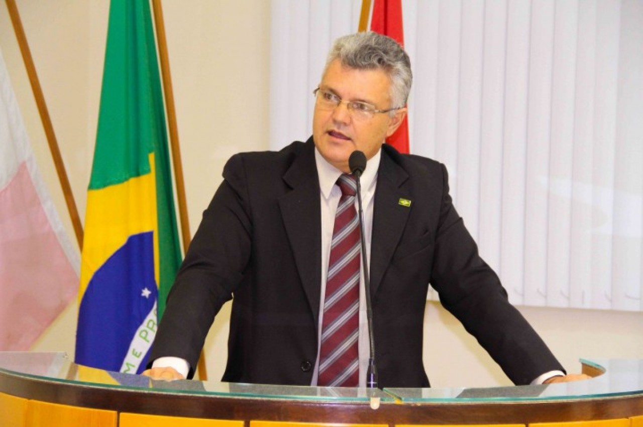Vereador quer saber: Por que Iúna não recebeu equipamentos pesados do Governo do Estado durante evento em Alegre?