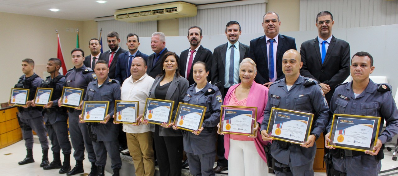 Militares são homenageados na Câmara Municipal com medalha Subtenente Paulo Sérgio Torquato Lepre