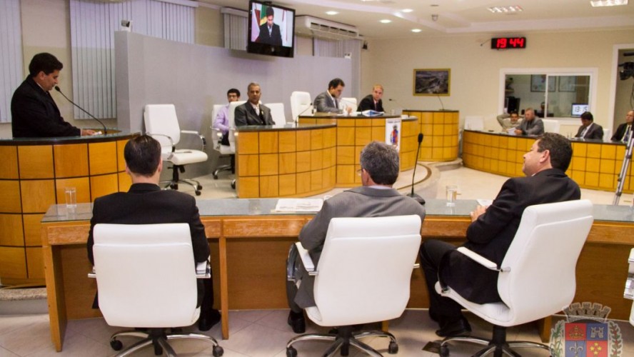 Vereadores votam orçamento anual