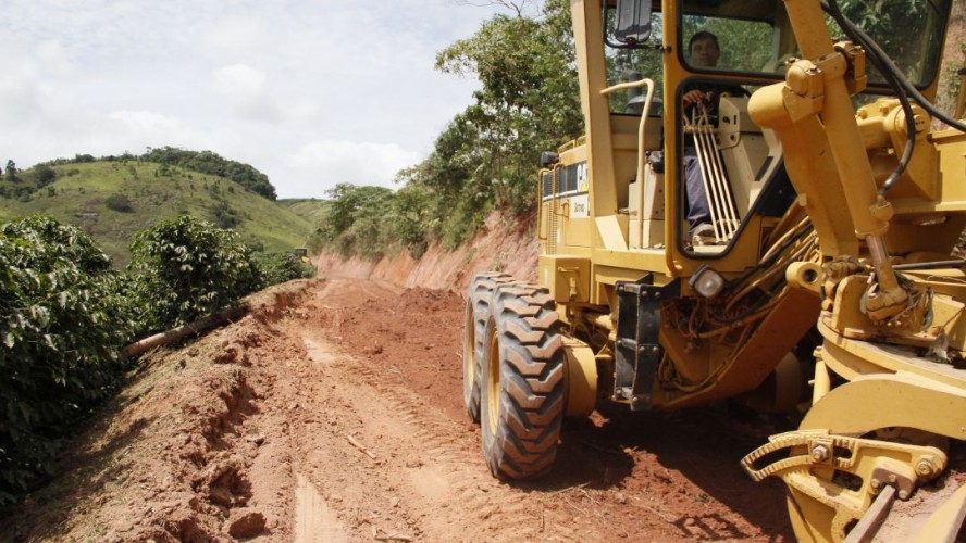 Máquinas nas comunidades rurais