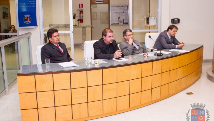 Vereadores discutem pareceres do projeto