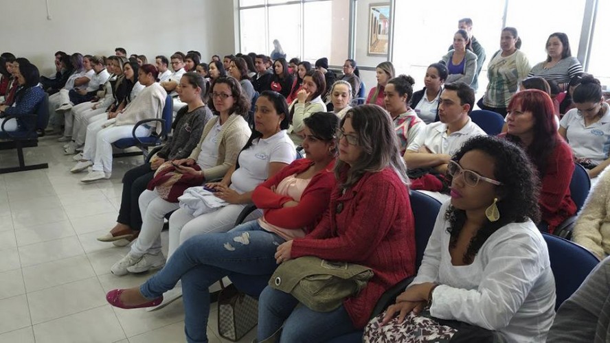Profissionais da enfermagem participam de evento na Câmara
