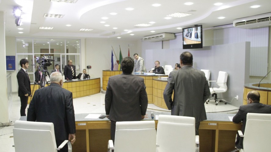 Vereadores derrubam veto do prefeito