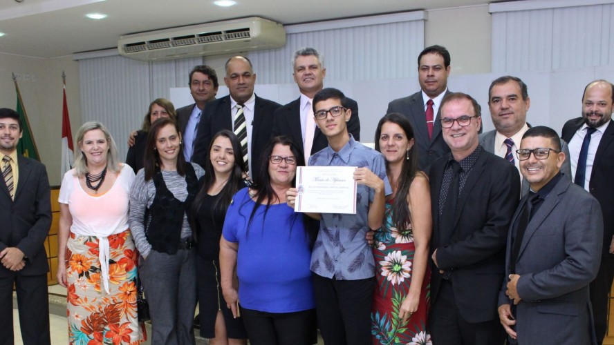 Vereadores prestam homenagens a Kellvi Henrique