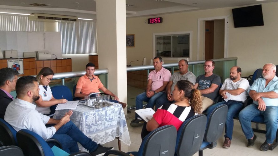 Parlamentares discutem sobre volta do transporte escolar