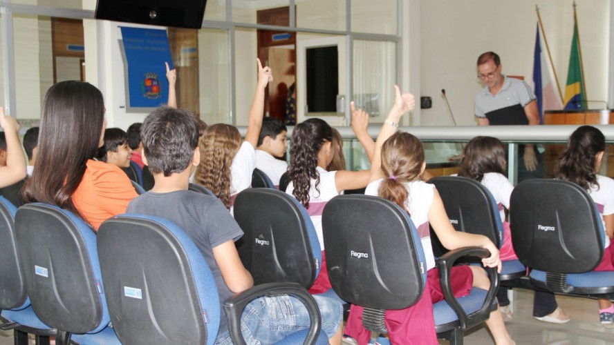 Estudantes de Iúna durante visita à Câmara de vereadores