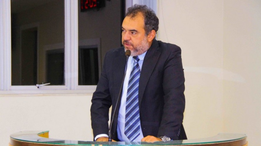 Vereador Paulo Henrique durante discurso na Tribuna durante última sessão
