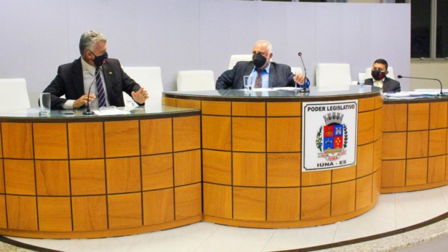 Vereadores durante a última sessão ordinária na Câmara de Iúna