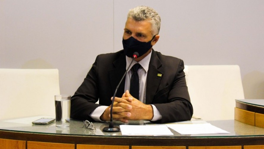 Vereador Júlio Maria durante discurso na última reunião ordinária