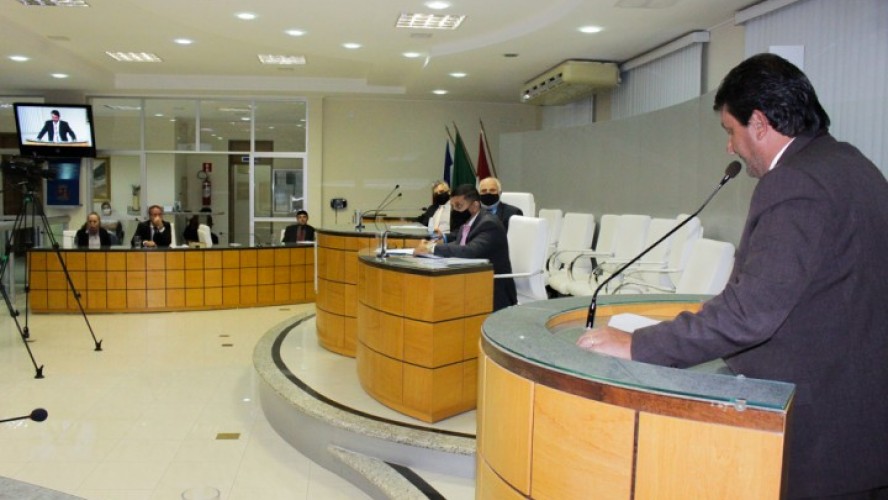 Vereadores durante sessão da Câmara