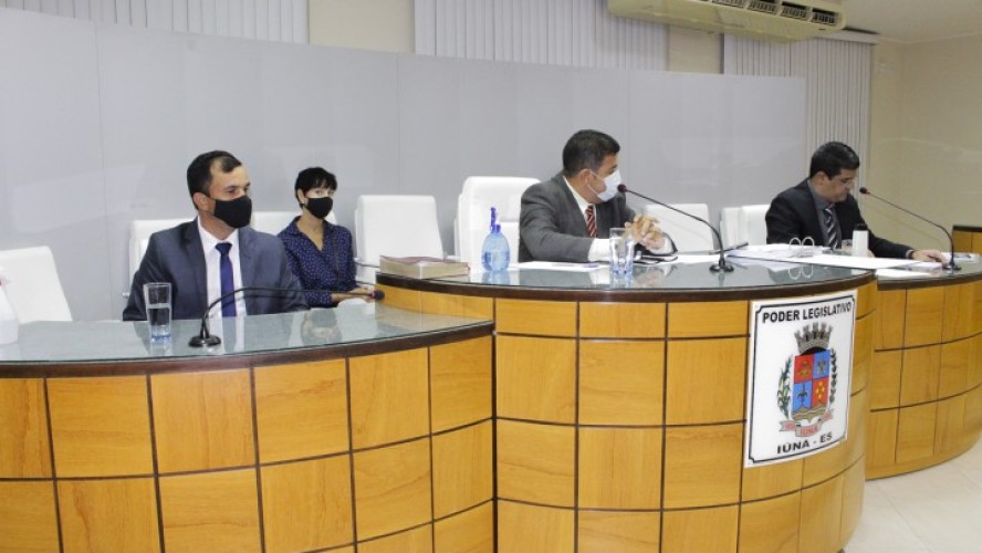 Vereadores durante ultima sessão ordinária da Câmara de Iúna