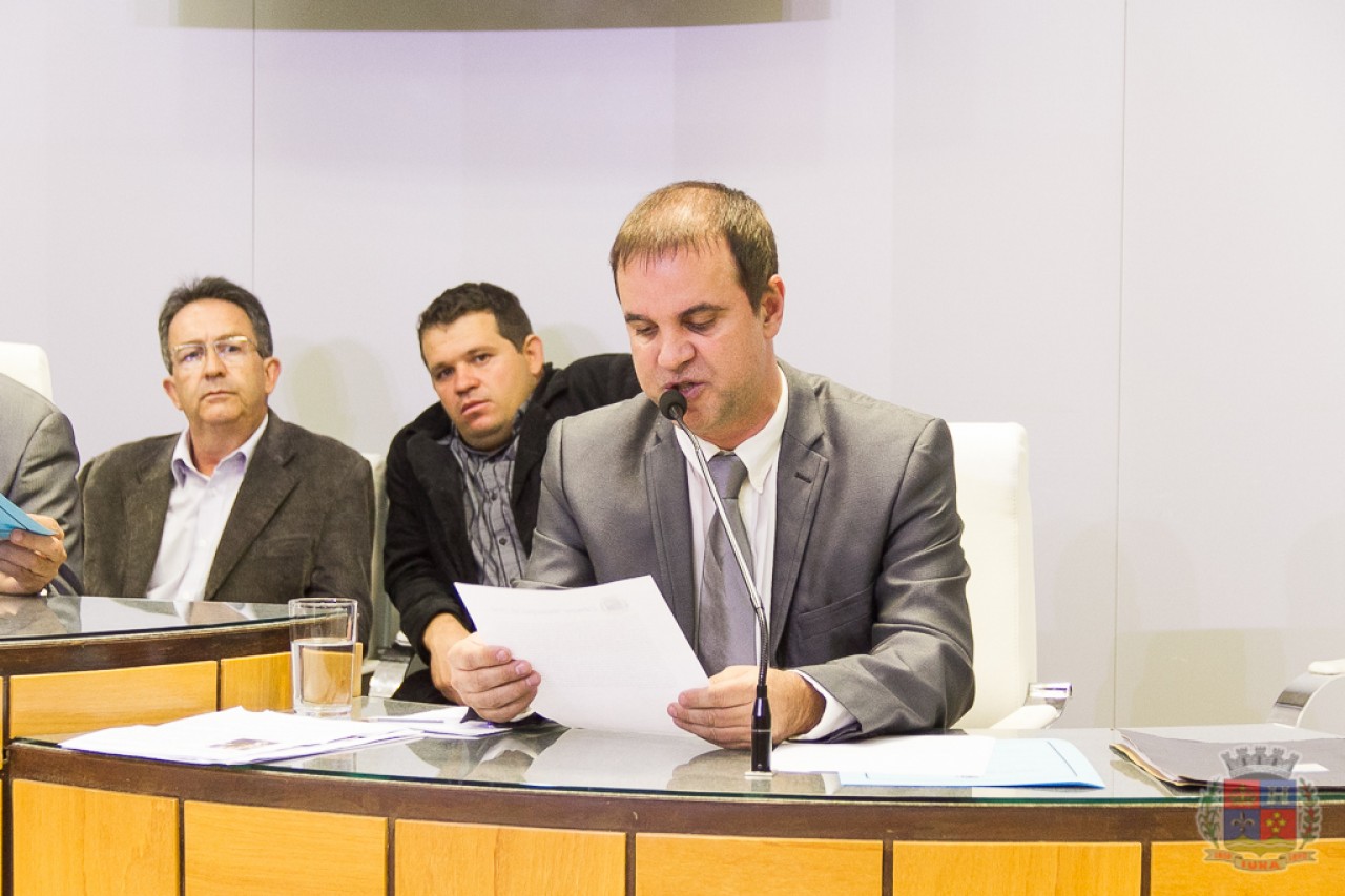 Câmara analisa projeto de crédito para novas secretarias Câmara analisa projeto de crédito para novas secretarias