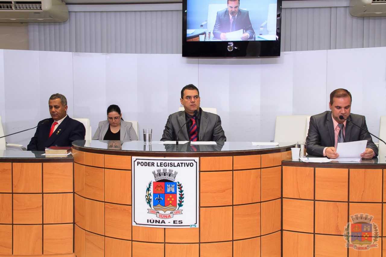 Vereadores analisam criação de cargos na Câmara Vereadores analisam criação de cargos na Câmara