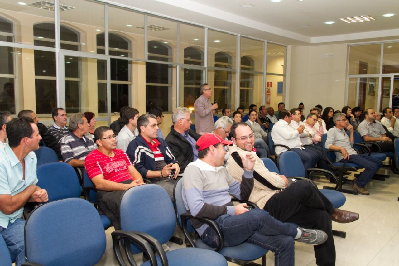 População e poder público debatem trânsito da cidade População e poder público debatem trânsito da cidade
