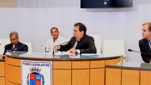 Câmara analisa projeto que cria secretaria e cargos comissionados Câmara analisa projeto que cria secretaria e cargos comissionados