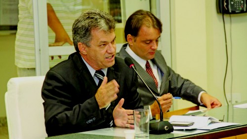 Vereadores solicitam anulação de sessão extraordinária Vereadores solicitam anulação de sessão extraordinária
