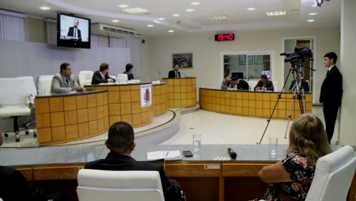 Vereadores derrubam veto: Executivo isento de pagar taxa da Cesan Vereadores derrubam veto: Executivo isento de pagar taxa da Cesan
