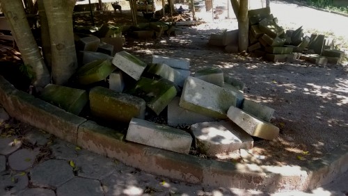 Materiais e veículos públicos abandonados geram debates na Câmara Materiais e veículos públicos abandonados geram debates na Câmara
