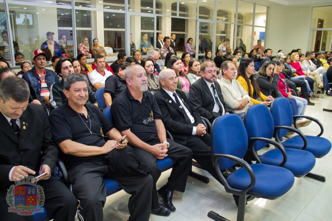 Reajustes e redução de salários geraram discussões Reajustes e redução de salários geraram discussões