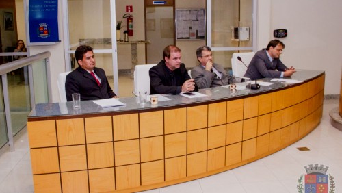 Vereadores analisam índice de gastos com pessoal na gestão municipal Vereadores analisam índice de gastos com pessoal na gestão municipal