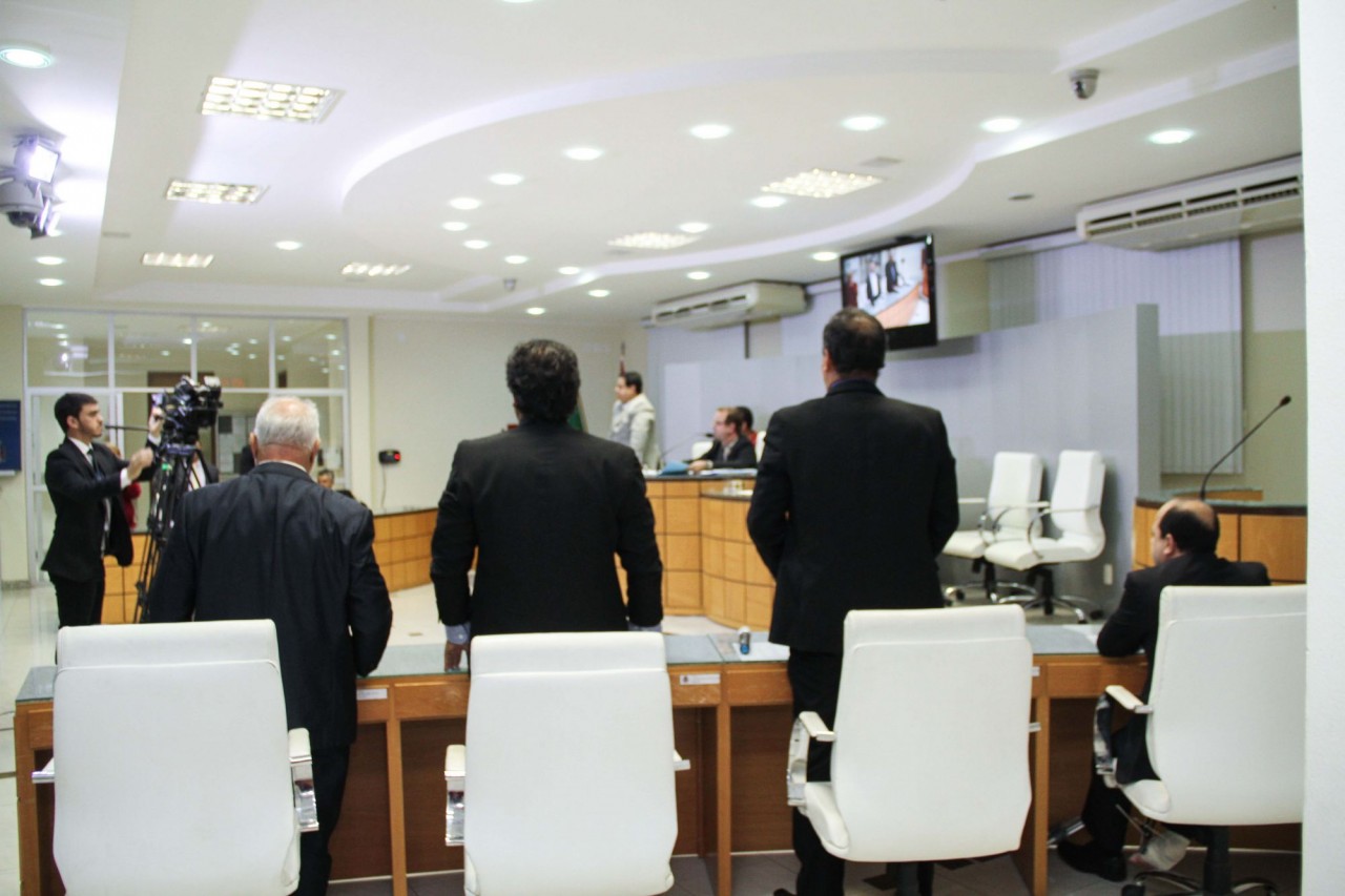 Vereadores rejeitam projeto para publicação dos atos oficiais do município Vereadores rejeitam projeto para publicação dos atos oficiais do município