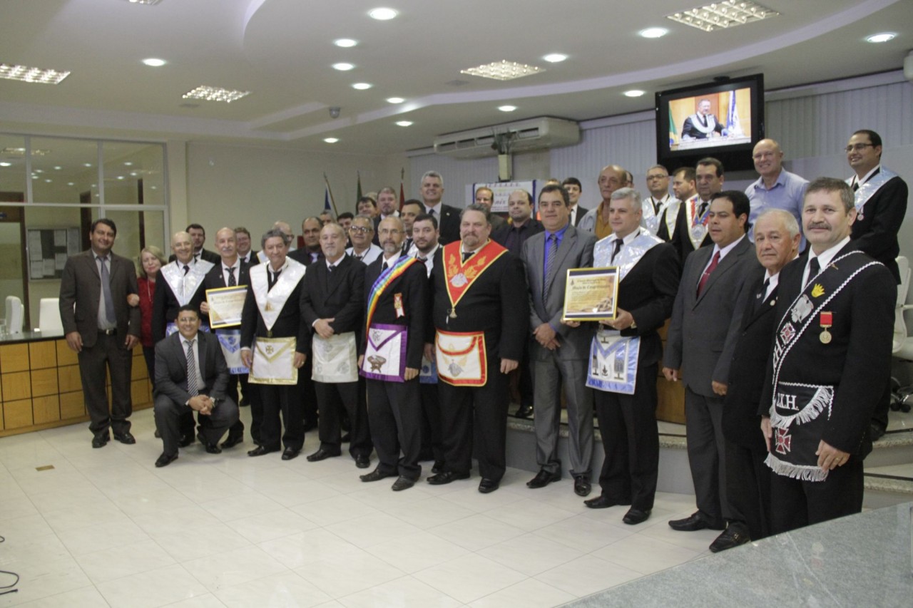 Sessão solene: homenagem ao Dia do Maçom