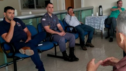 Reunião discute infrações no trânsito de Iúna Reunião discute infrações no trânsito de Iúna