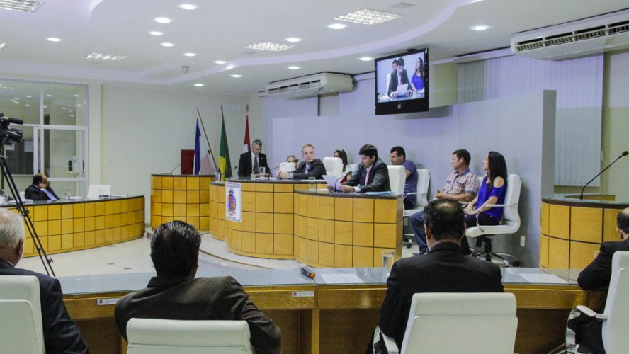 Dep. Federal Gilson Daniel e vereadores na Santa Casa de Iúna Dep. Federal Gilson Daniel e vereadores na Santa Casa de Iúna