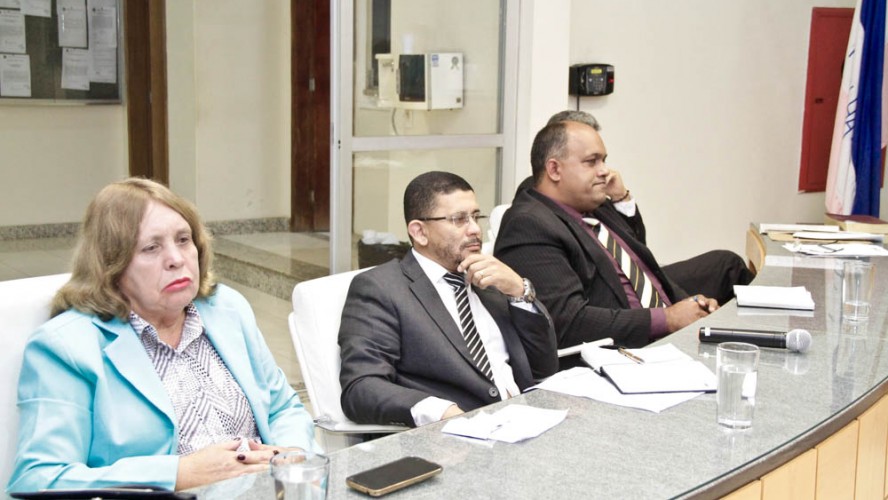 Imagem dos vereadores na Câmara na última sessão Imagem dos vereadores na Câmara na última sessão