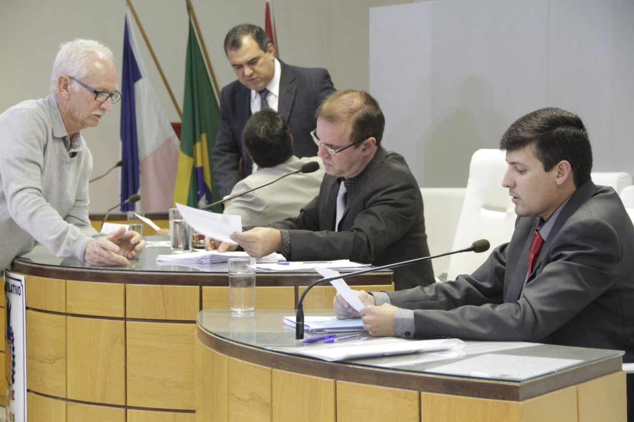 Comissões Especiais investigarão denúncias Comissões Especiais investigarão denúncias