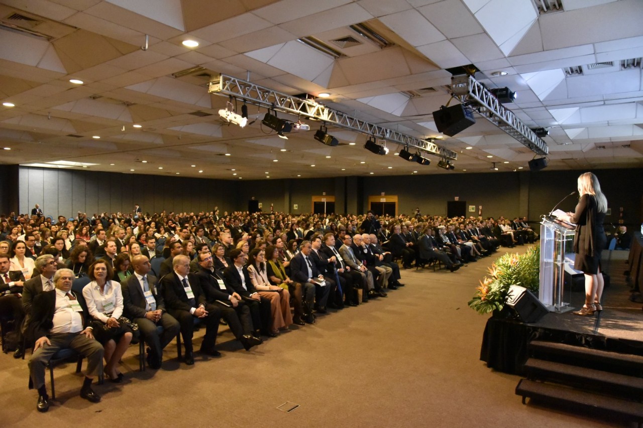Congresso debate Direito Administrativo Público Congresso debate Direito Administrativo Público