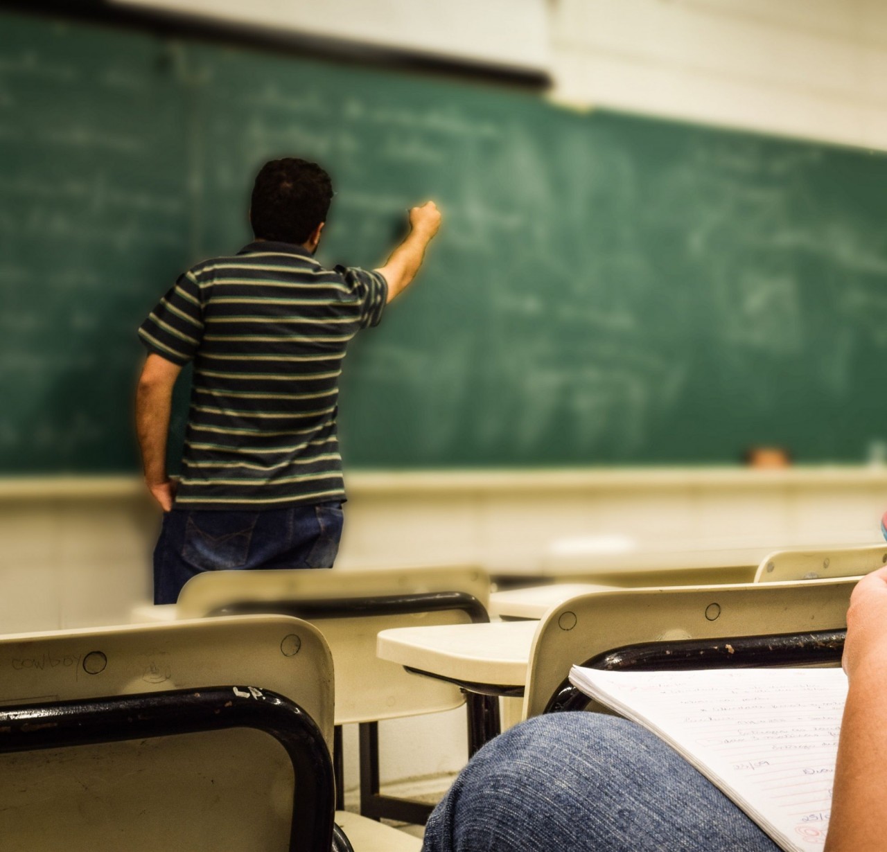 Estudantes há um mês sem transporte para frequentar aulas Estudantes há um mês sem transporte para frequentar aulas