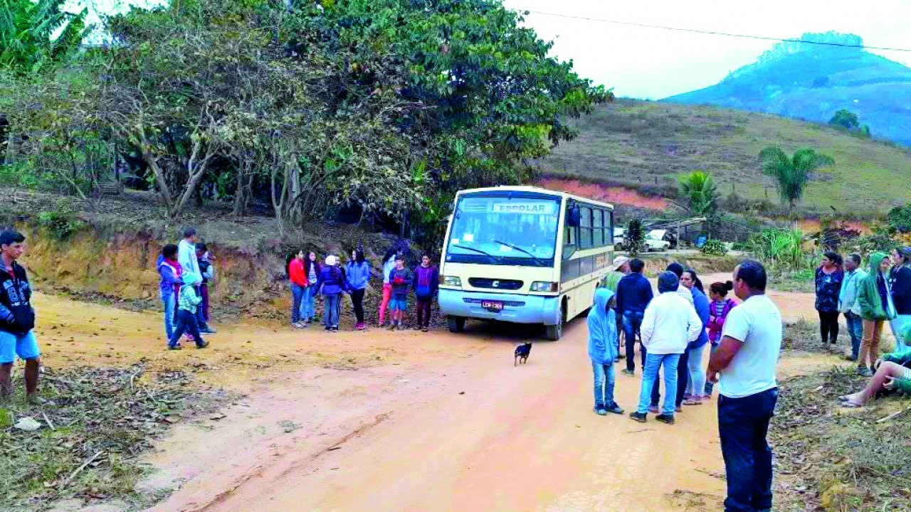 Sem planejamento para nova contratação, serviço de transporte escolar volta a preocupar os parlamentares de Iúna Sem planejamento para nova contratação, serviço de transporte escolar volta a preocupar os parlamentares de Iúna