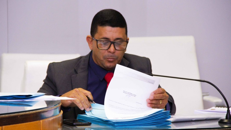 Imagem dos vereadores na Câmara na última sessão Imagem dos vereadores na Câmara na última sessão