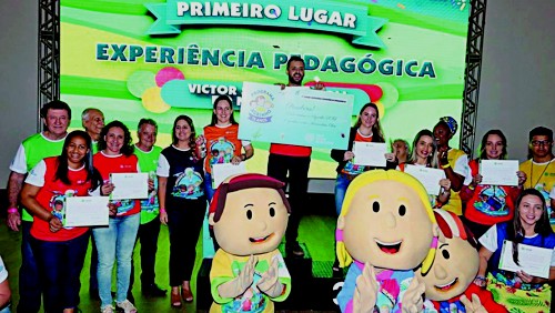 Vereadores parabenizam professor premiado por desenvolver projeto de fossa ecológica Vereadores parabenizam professor premiado por desenvolver projeto de fossa ecológica