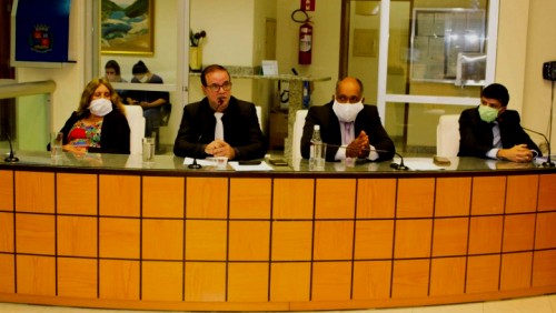 Covid-19 Vereadores aplaudem trabalho dos profissionais da saúde, mas cobram transparência nas ações de combate a doença Covid-19 Vereadores aplaudem trabalho dos profissionais da saúde, mas cobram transparência nas ações de combate a doença