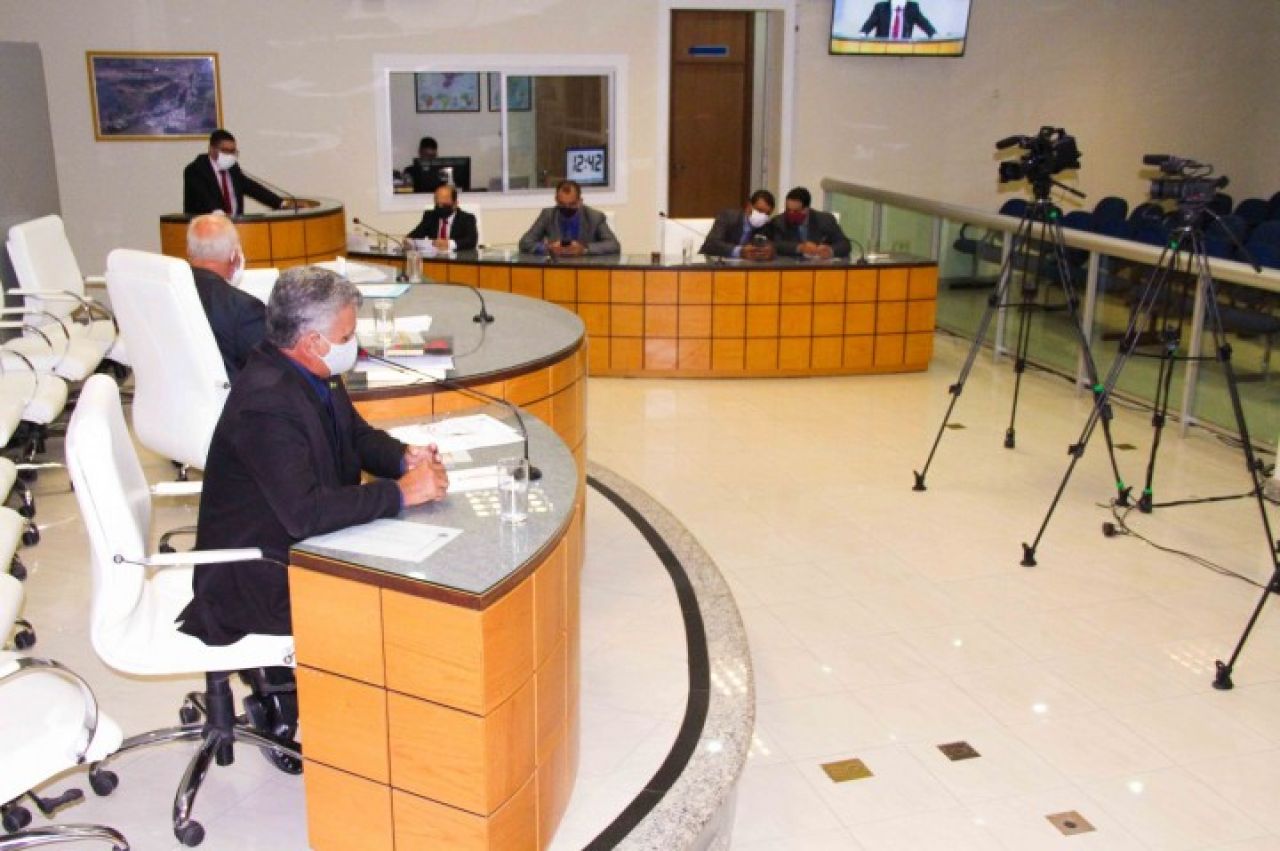 Vereadores reclamam que solicitam informações ao Gabinete do Prefeito, mas requerimentos não são respondidos. Vereadores reclamam que solicitam informações ao Gabinete do Prefeito, mas requerimentos não são respondidos.