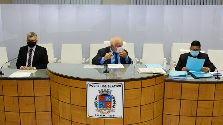 Vereadores durante ultima sessão ordinária da Câmara de Iúna Vereadores durante ultima sessão ordinária da Câmara de Iúna