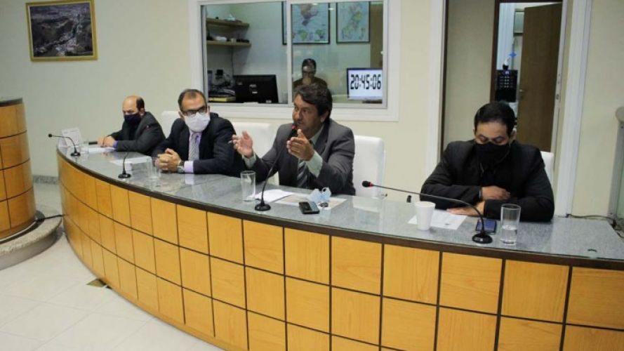 Parlamentares na última reunião da Câmara Parlamentares na última reunião da Câmara