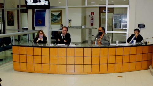 Vereadores aprovam projeto que libera mais de R$ 1,7 milhão para recuperação do asfalto na sede de Iúna Vereadores aprovam projeto que libera mais de R$ 1,7 milhão para recuperação do asfalto na sede de Iúna