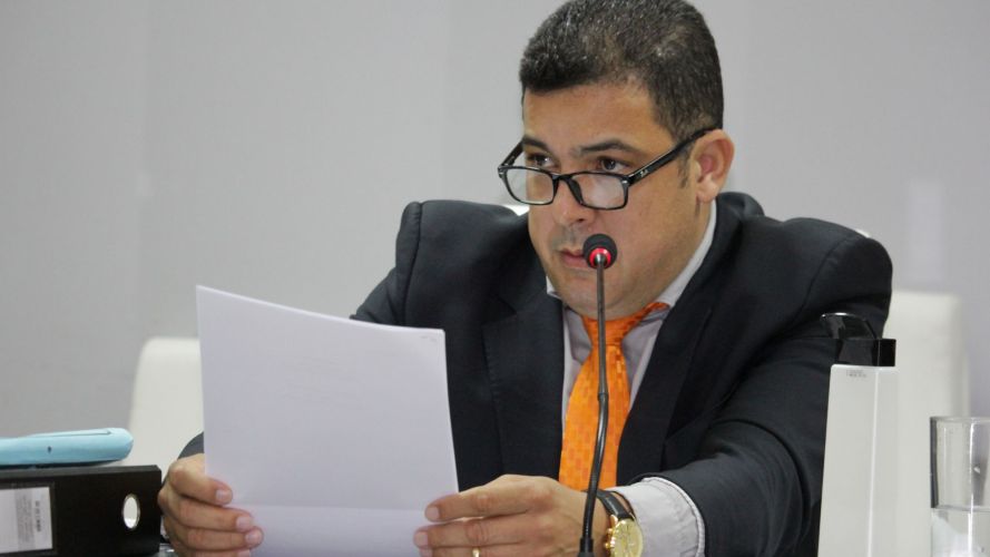 Legislativo forma Comissões Permanentes Legislativo forma Comissões Permanentes