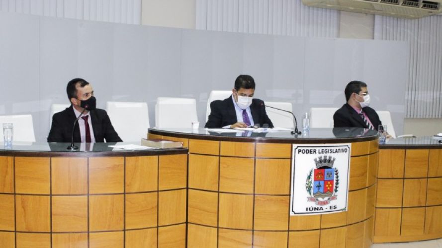 Vereadores durante ultima sessão ordinária da Câmara de Iúna Vereadores durante ultima sessão ordinária da Câmara de Iúna